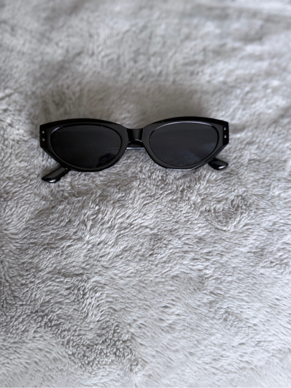 Black Cat-Eye Sunglasses - Classic Women's Shades - Picture 1 of 4